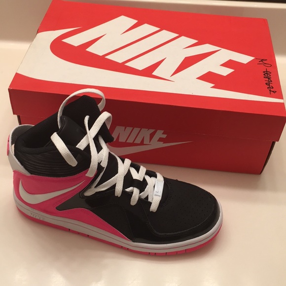 Nike Girls Basketball Shoes - Picture 2 of 8